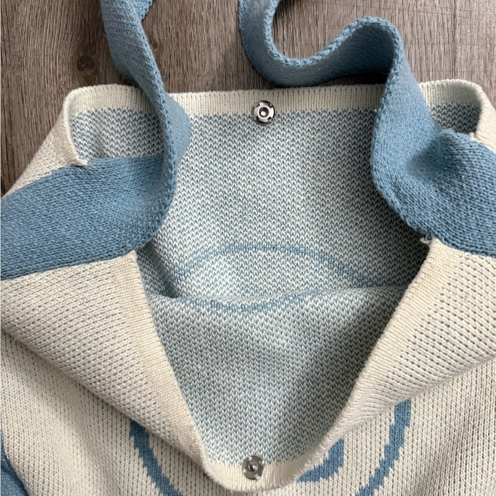 GYTO • Knit Smiley Face Crossbody Tote Bag - Picture 7 of 12